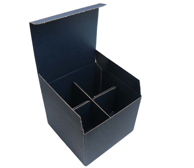 Geschenkkartons_4er-offen geöffneter Geschenkkarton in blau mit Gefache für vier Gläser.